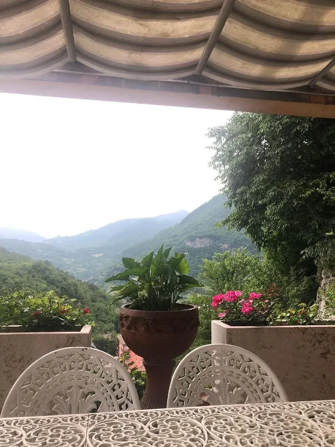 La Casa Sulla Collina Del Castello Villa Breno 0*,