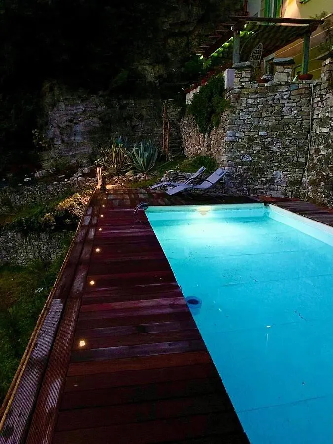 La Casa Sulla Collina Del Castello Villa Breno 0*,  Italy